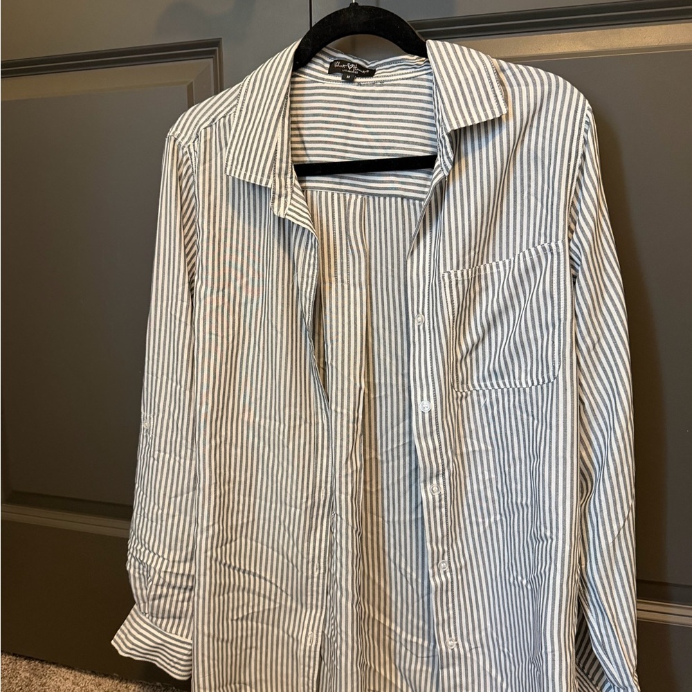 Velvet Heart Women's Striped Button Down Shirt - White & Blue